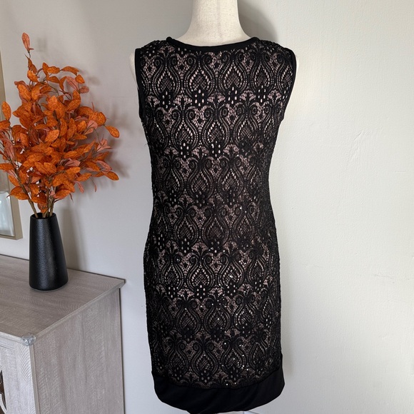 Elegant Black Lace Dress - Picture 5 of 6